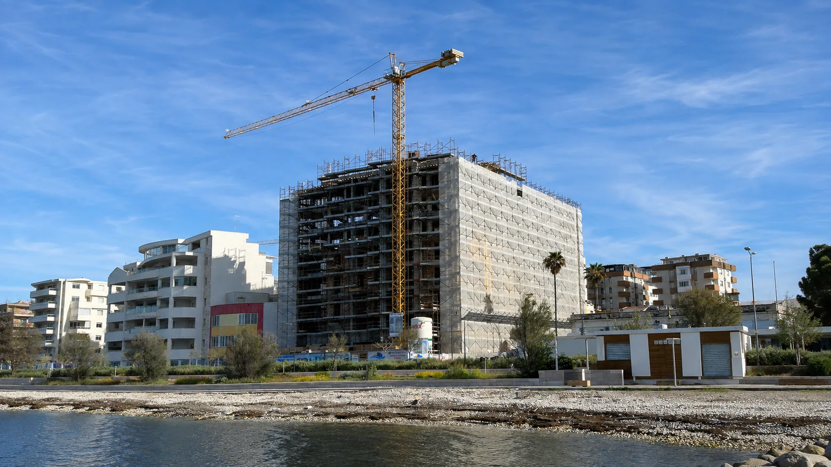 La stessa residenza durante la costruzione