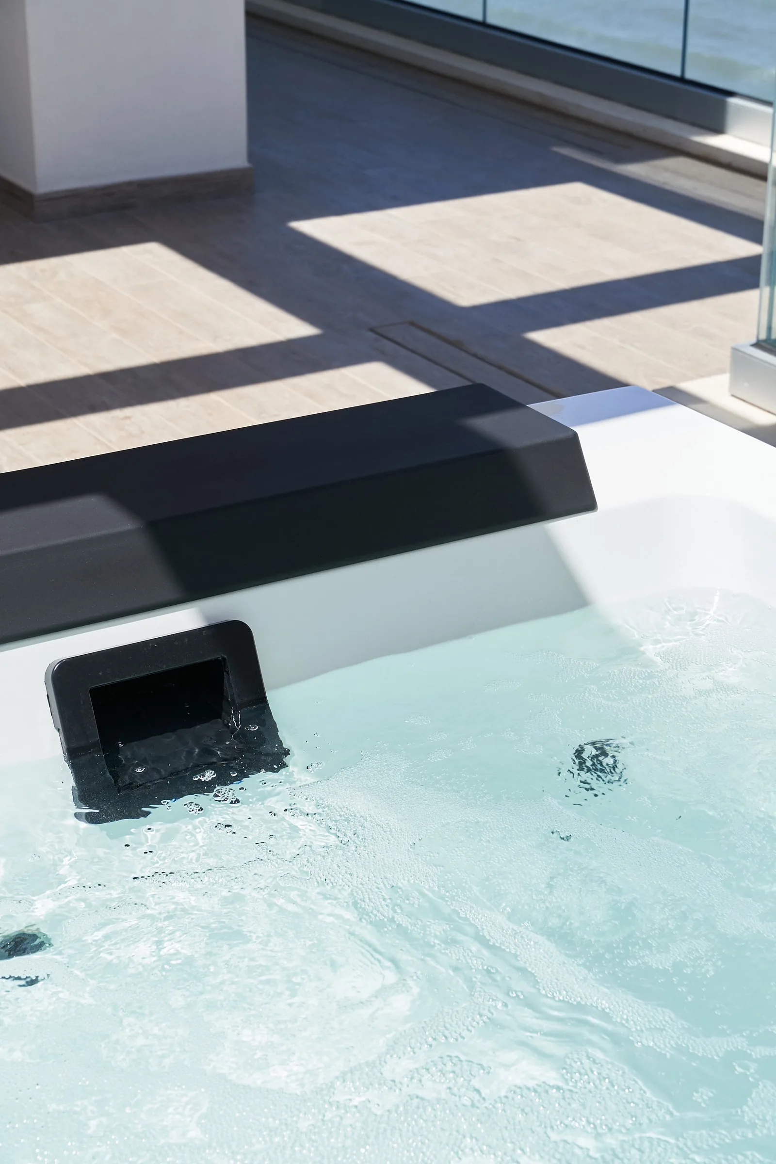 Tyrrena 6 — la jacuzzi privata